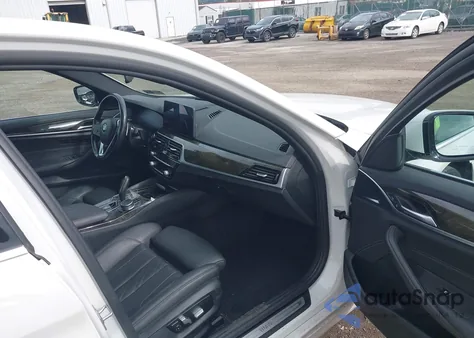 2021 BMW 530I xDrive z USA, uszkodzony, nr VIN WBA13BJ02MWW96611